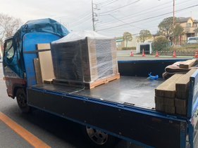 2t平ボディスポット便の積荷写真